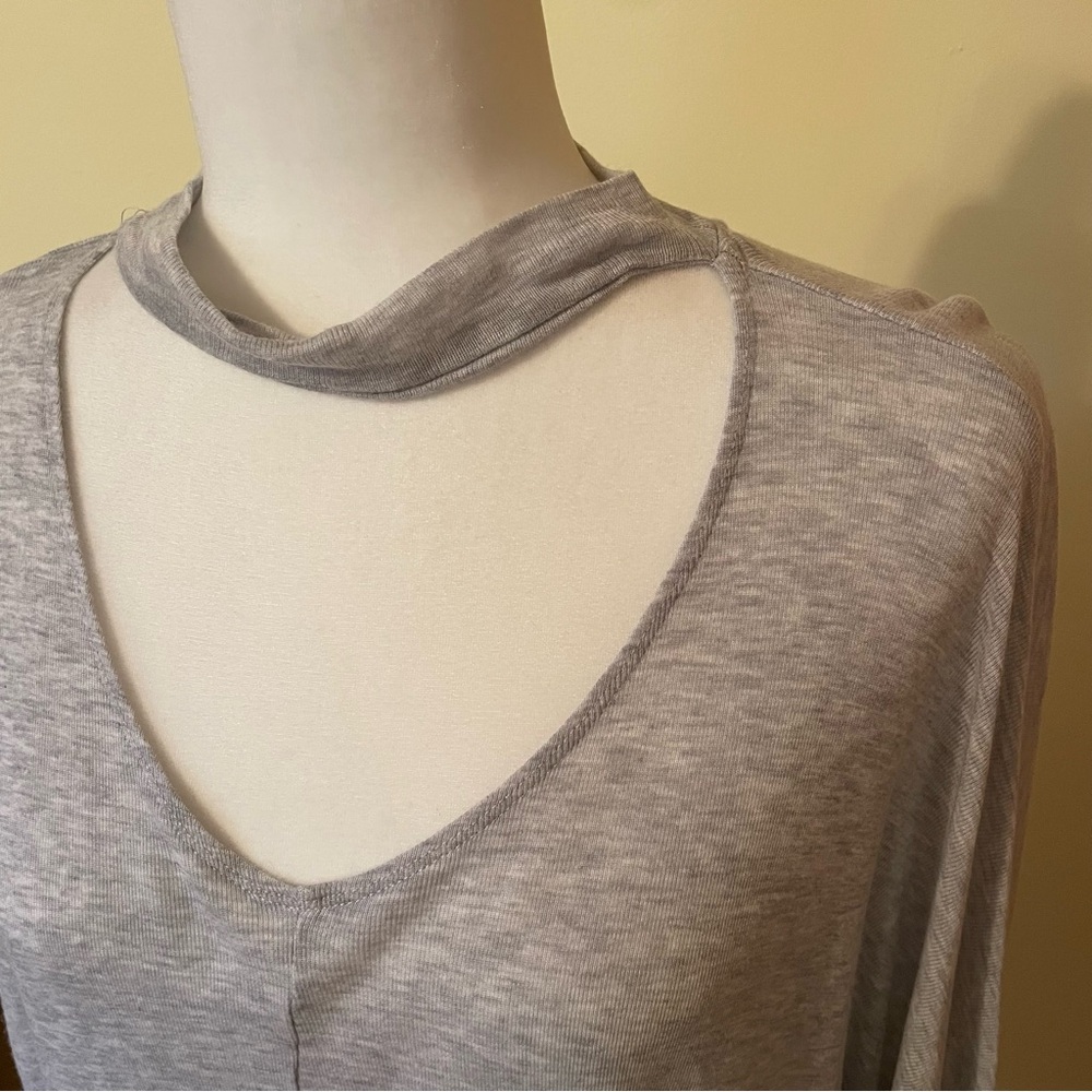 Urban Outfitters Women’s Choker Neck Gray Long Sleeve Shirt Size S